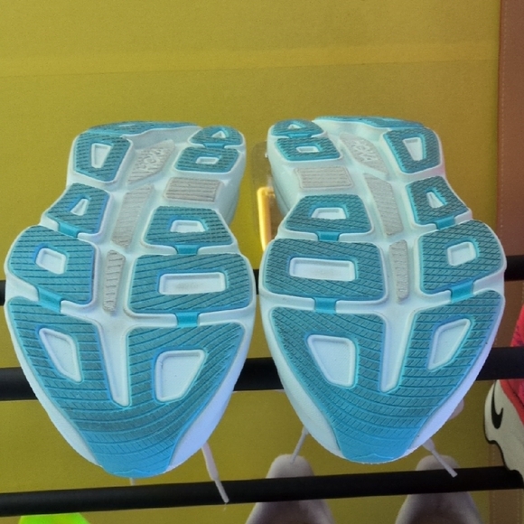 Women Hoka Bondi 9 Size 7 - Picture 6 of 7